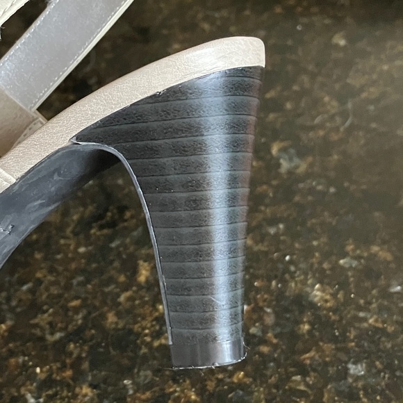 Slingback Heels Pumps Cream Size 7.5 - Picture 8 of 17